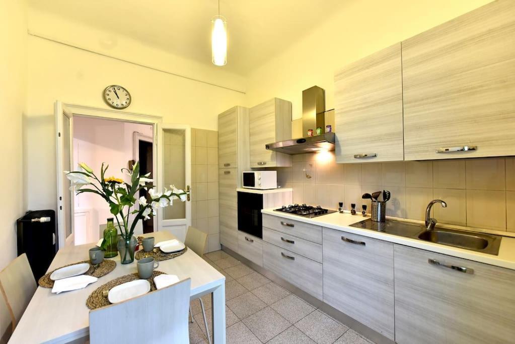 Ferienwohnung Caseospitali - Angolo Bernini Trilocale Luminoso Mailand Exterior foto