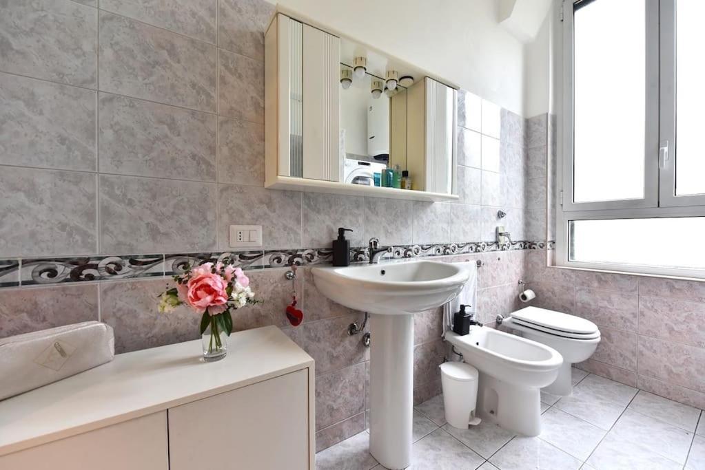 Ferienwohnung Caseospitali - Angolo Bernini Trilocale Luminoso Mailand Exterior foto